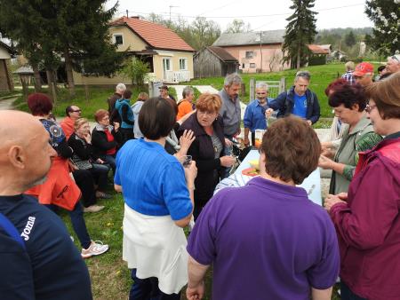 Pohod po novozgrajenih pločnikih 16